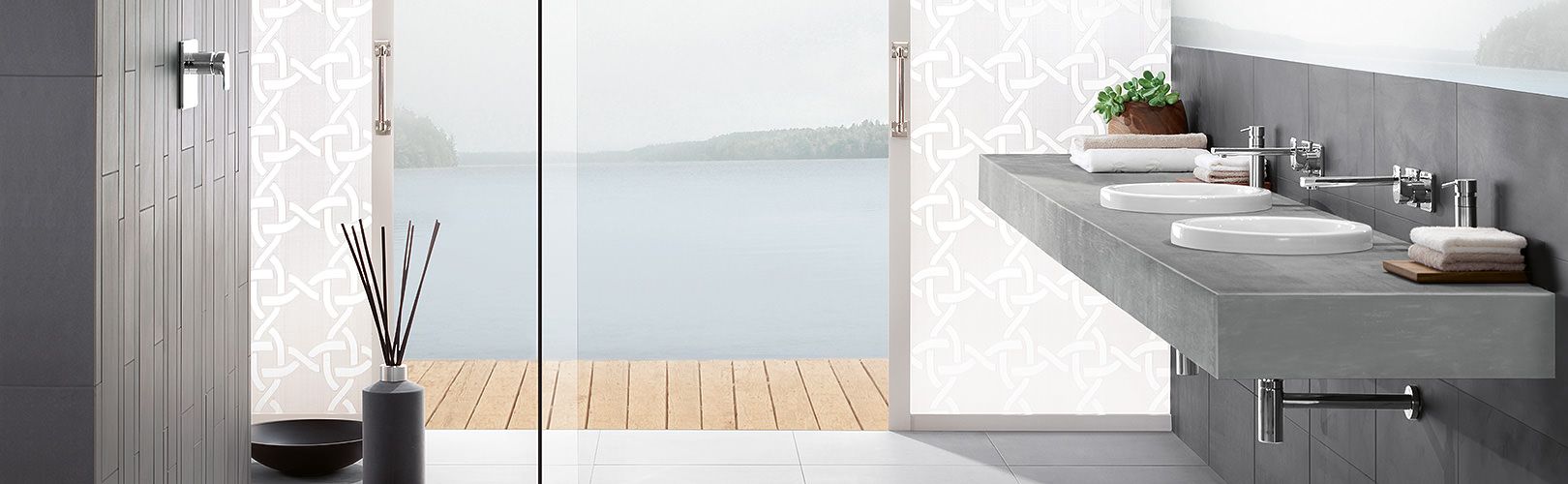 Doppelwaschtisch in Betonoptik Doppelwaschtisch in Betonoptik mit Blick auf einen Balkon am See.